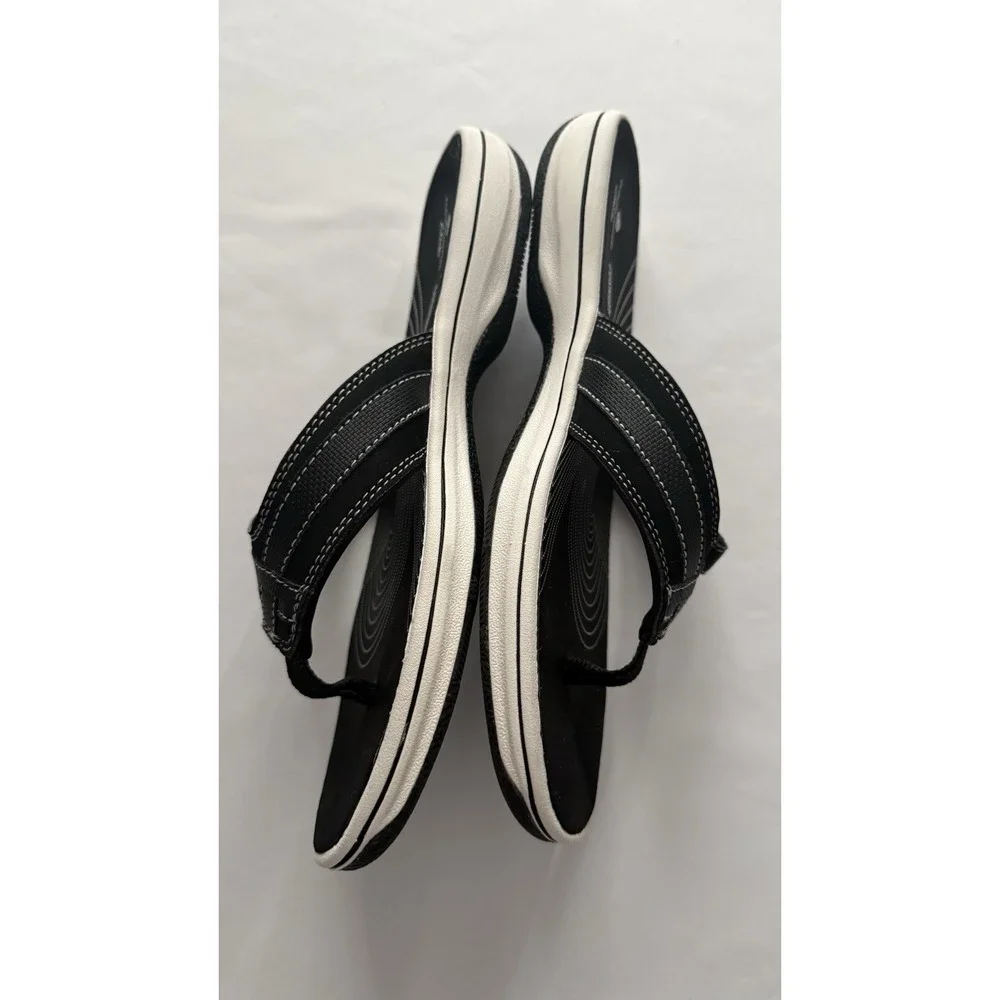 Clarks Cloudsteppers for Women In A Size 8 GUC Black with Hook and Loop Strap